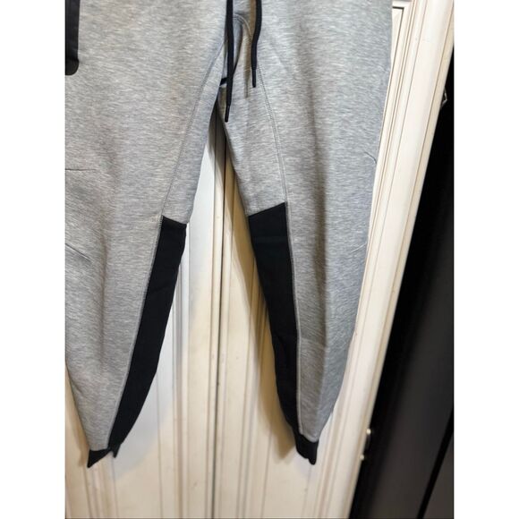 Nike Kids Joggers in Gray and Black - Picture 3 of 11